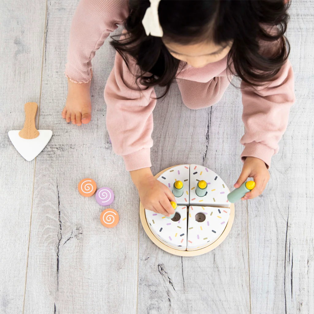 Pearhead Wooden Cake Set