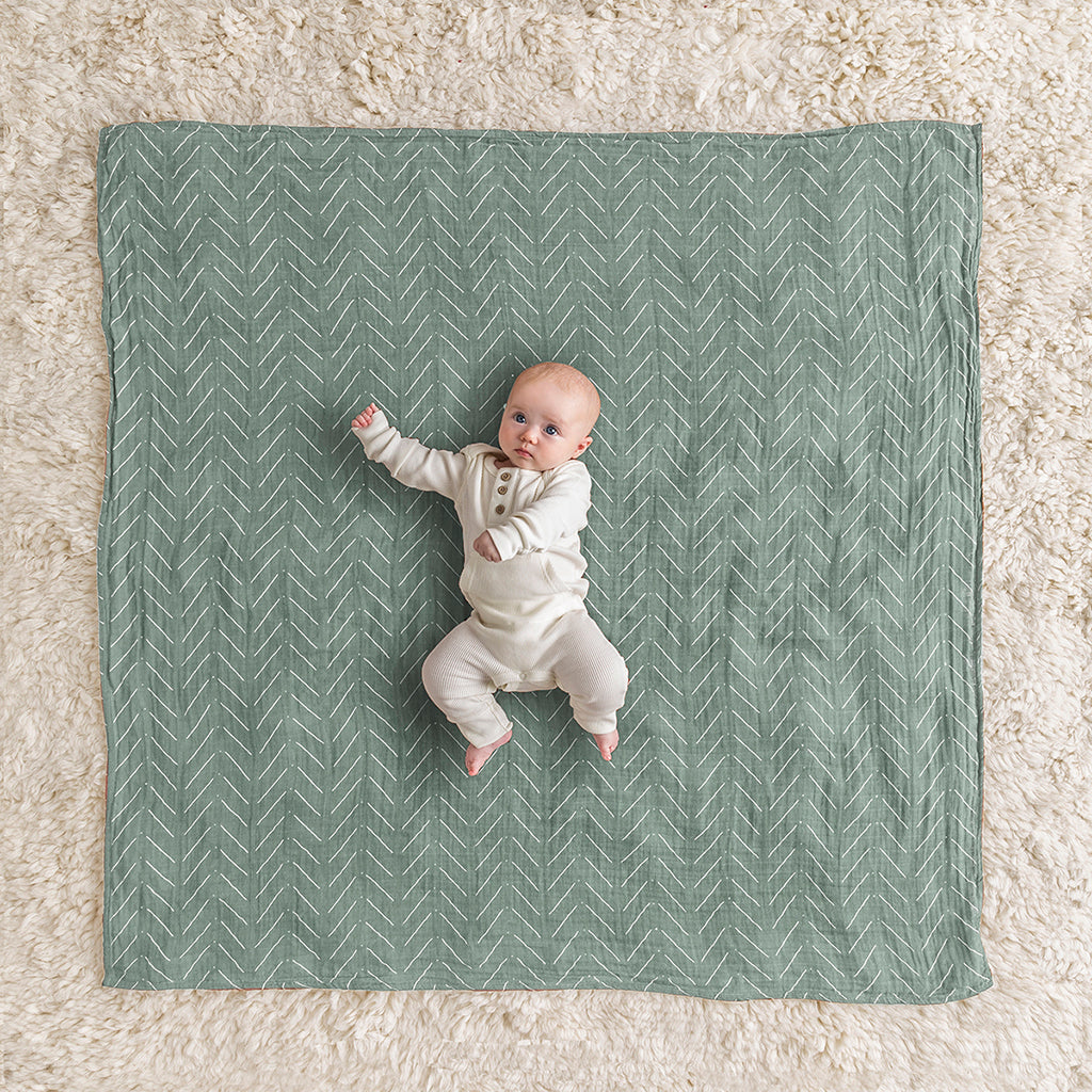 Itzy Ritzy Breastfeeding Boss (Sage Mudcloth)