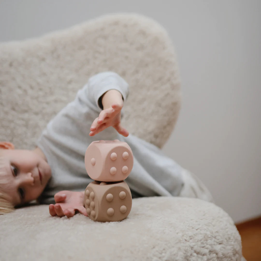 Mushie Dice Press Toy 2Pack (Dried Thyme/Natural) babyandme.ca