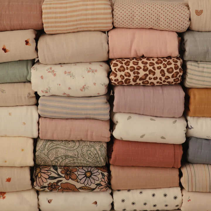 Mushie Organic Cotton Swaddle Blanket (Black Daisy)-Nursery-Mushie-028651 BD-babyandme.ca
