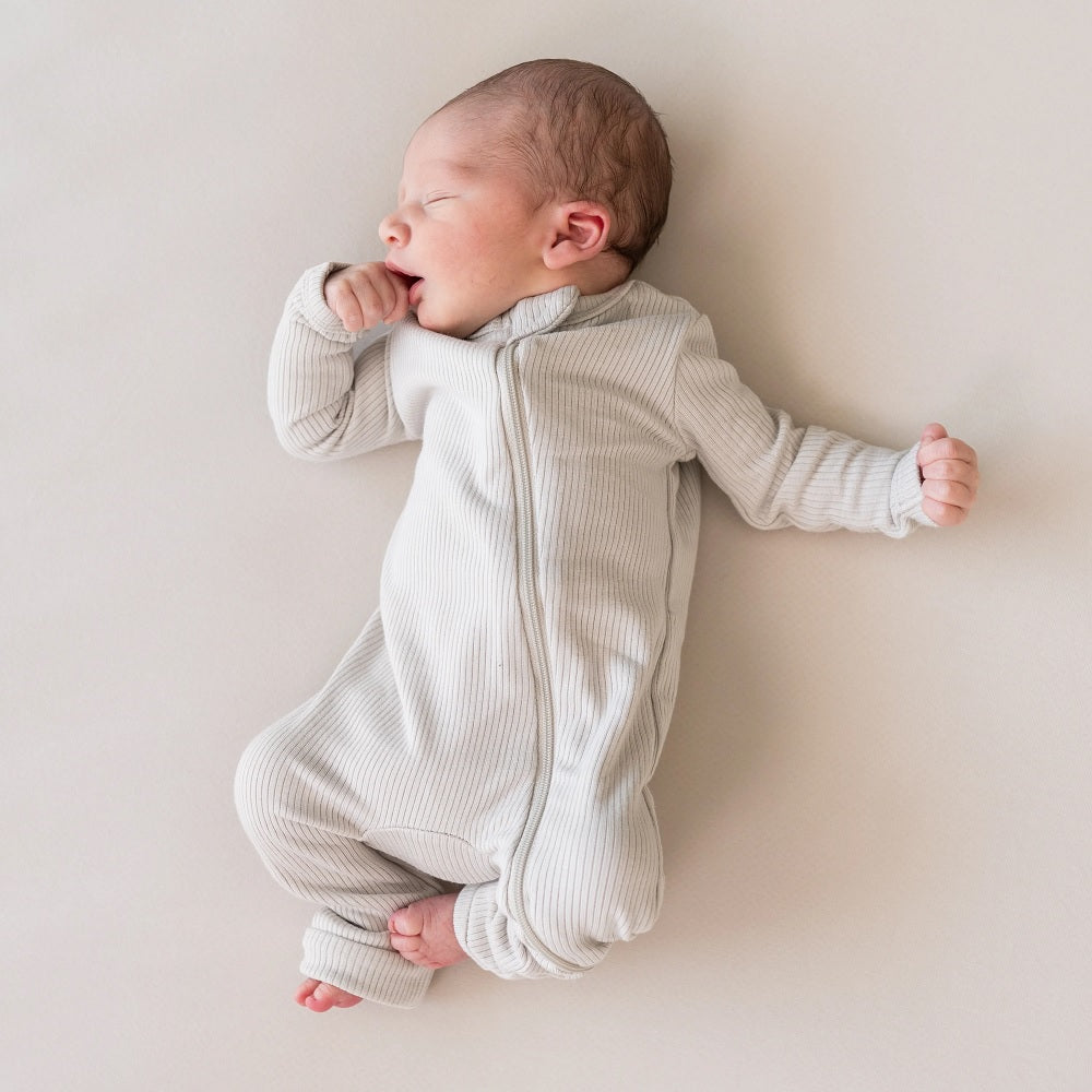 Kyte Baby Ribbed Zipper Romper (Oat)