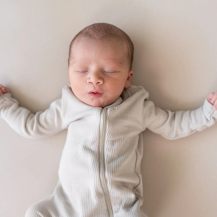 Kyte Baby Ribbed Zipper Romper (Oat)