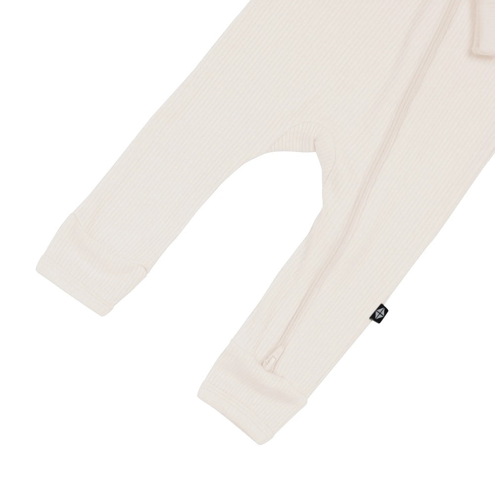 Kyte Baby Ribbed Zipper Romper (Oat)