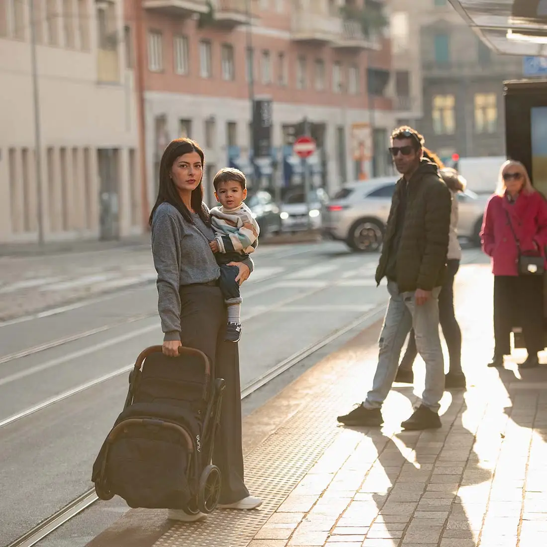 Nuna TRVL™ lx (Caviar)