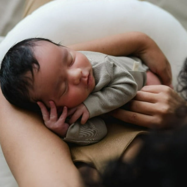 Snuggle Me Organic Feeding and Support Pillow-Natural-Feeding-Snuggle Me Organic-031949 NAT-babyandme.ca