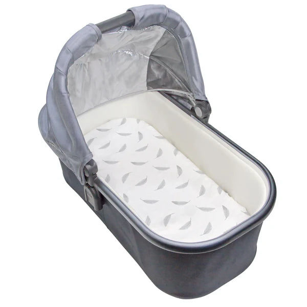 Kushies Flannel Bassinet Sheet (Grey Feathers)