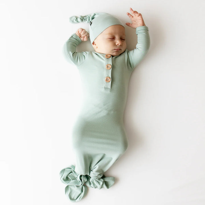 Kyte Baby Knotted Gown with Hat Set (Sage)