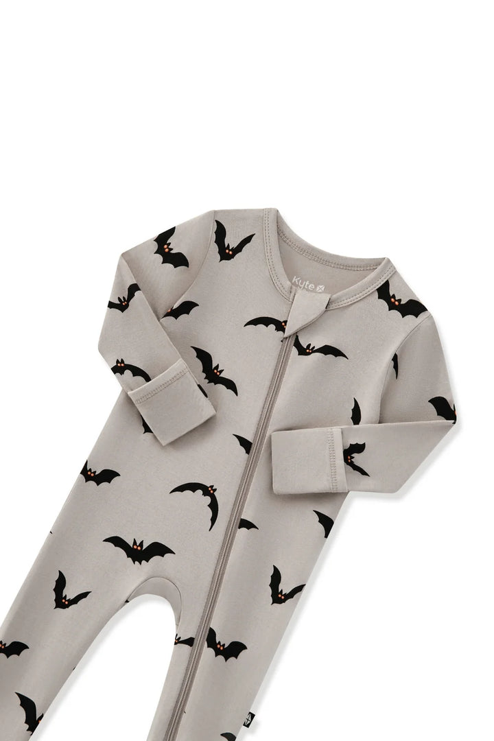 Kyte Baby Long Sleeve Zippered Footie (Bats)