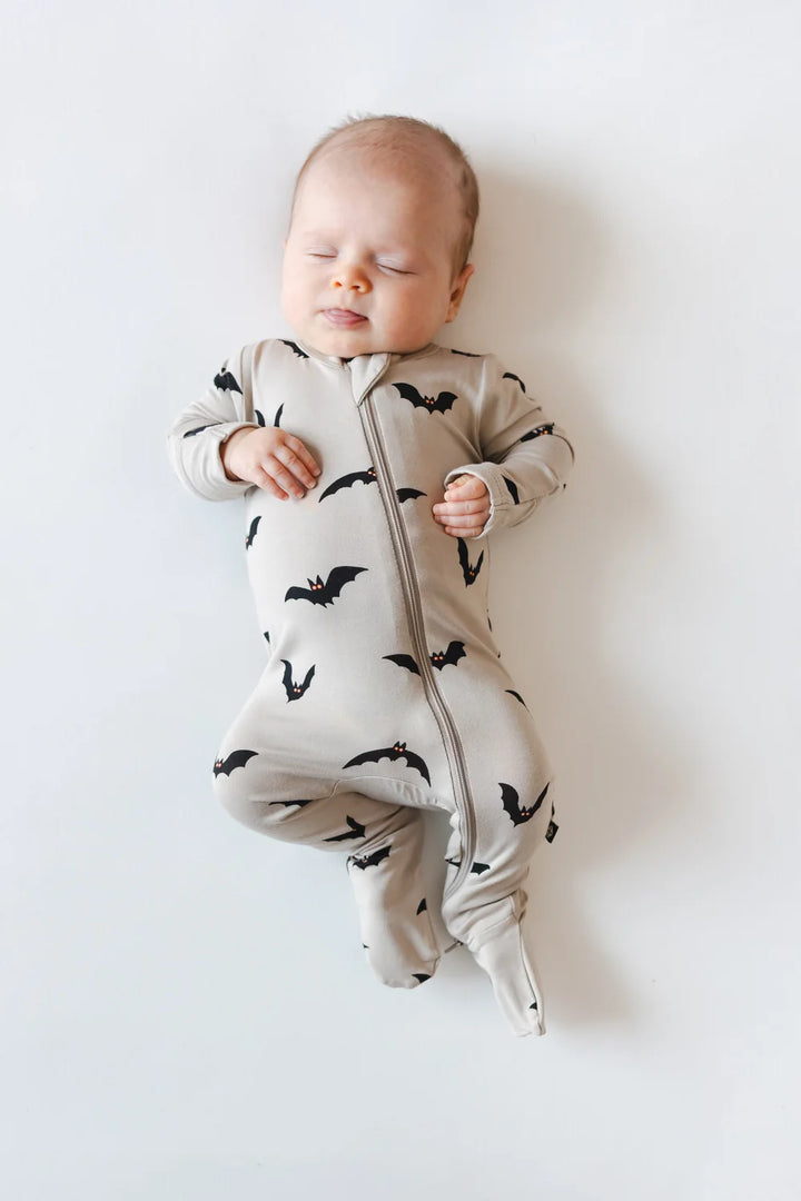 Kyte Baby Long Sleeve Zippered Footie (Bats)