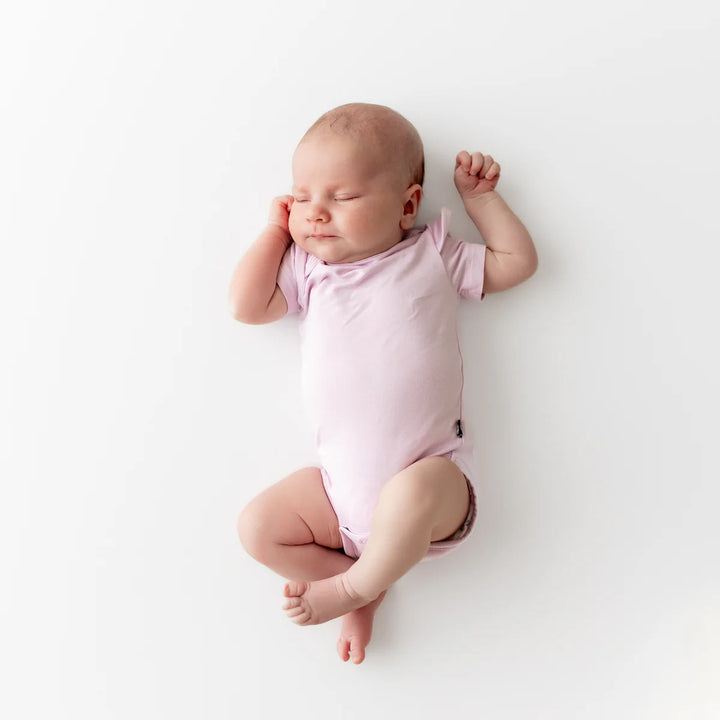 Kyte Baby Short Sleeve Bodysuit (Thistle)