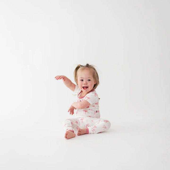 Kyte Baby Short Sleeve with Pants Pajamas (Bow)