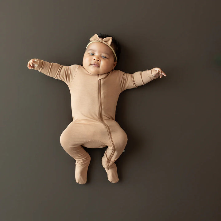 Kyte Baby Zippered Footie (Latte)
