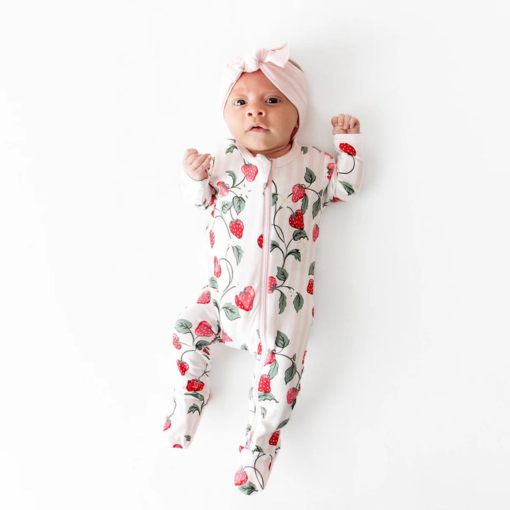 Kyte Baby Zippered Footie (Strawberry Fields)