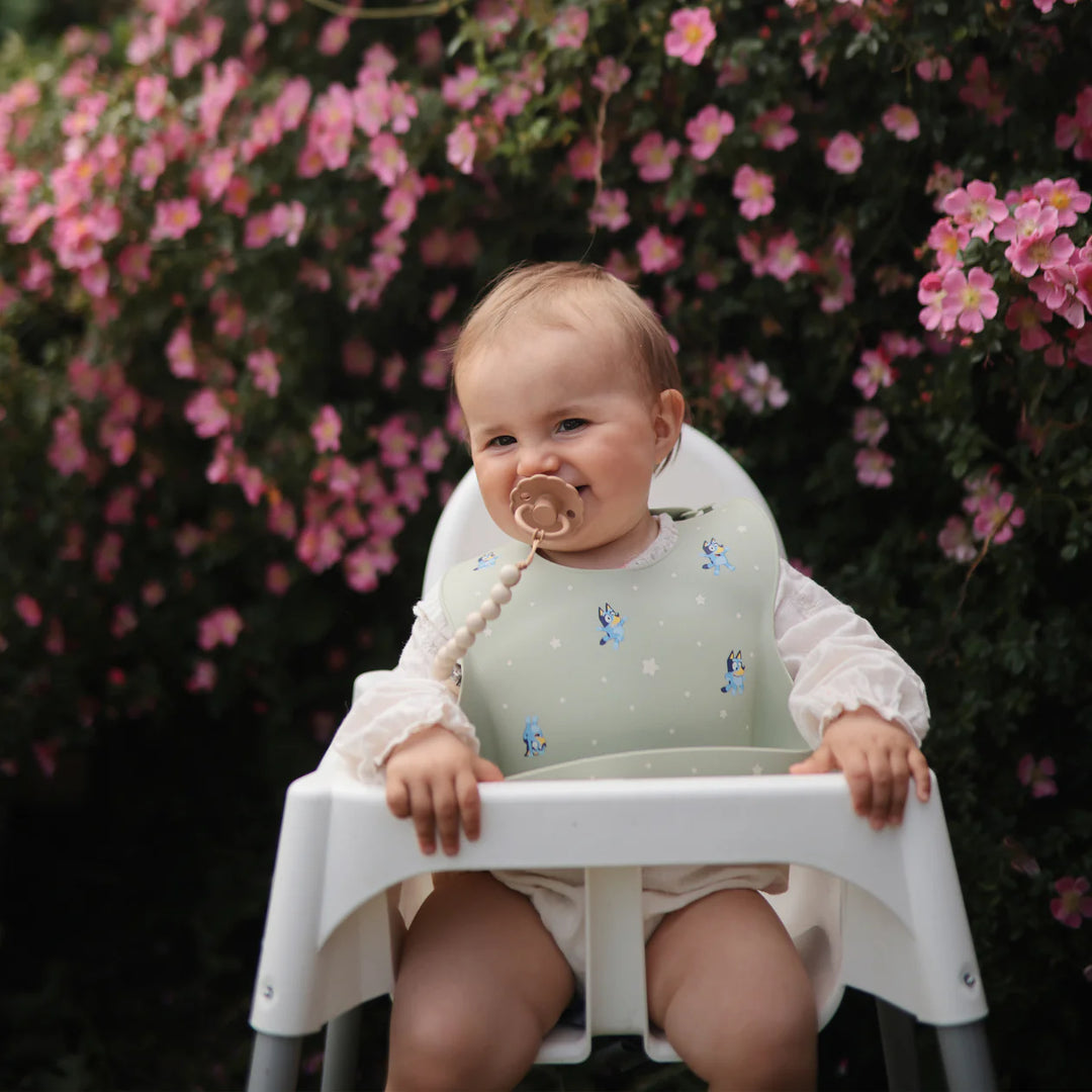 Mushie Bluey Silicone Baby Bib (Sage)
