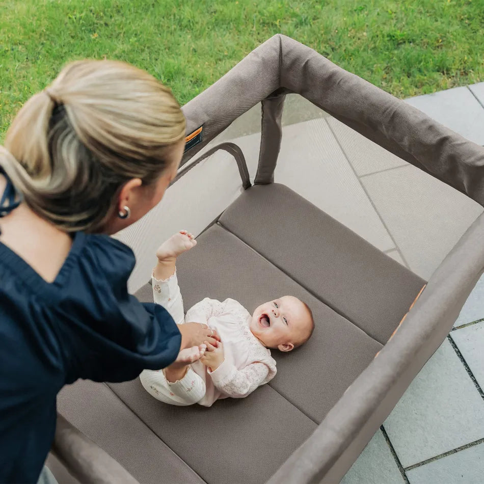 uppababy playard bassinet UPPAbaby REMI Playard (Wells - Dark Taupe Melange)