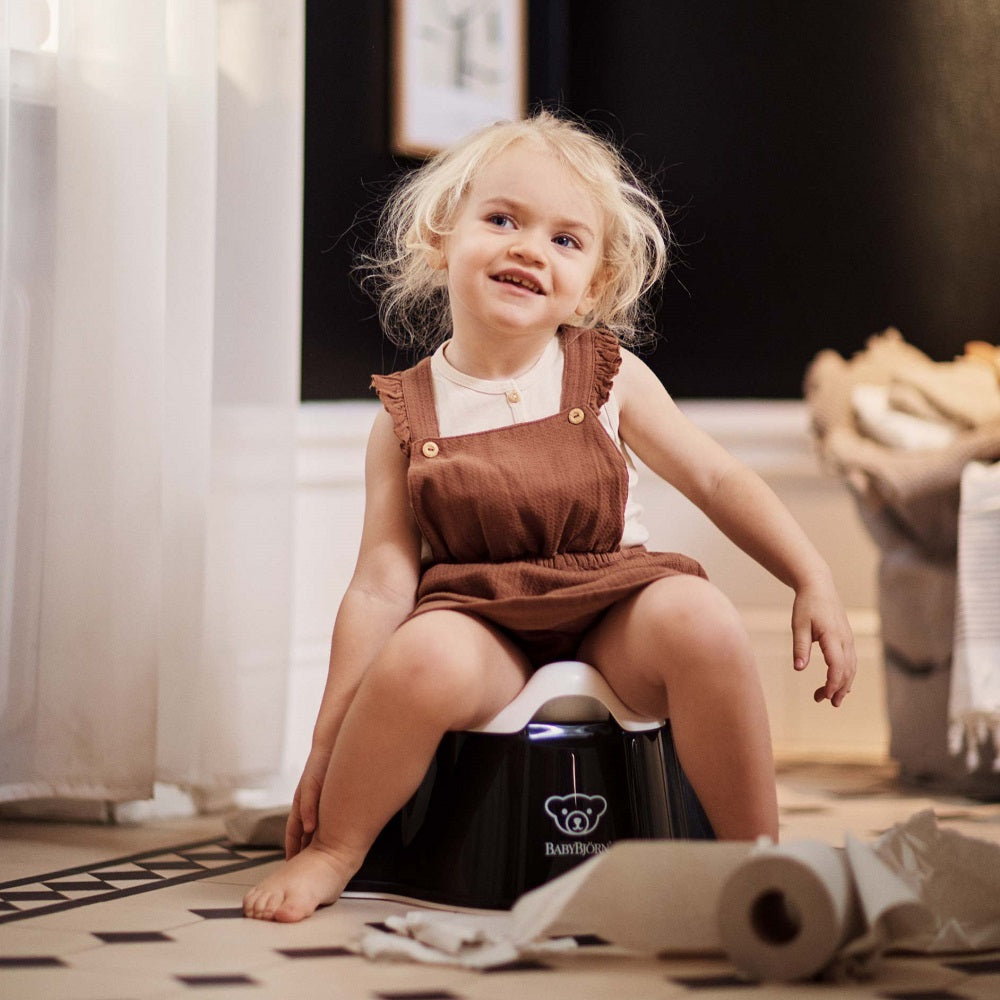 Baby Bjorn Potty Chair (Black/White)-Bath-Baby Bjorn-000033 BW-babyandme.ca