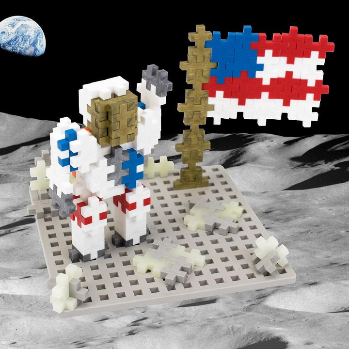 Plus Plus Mini 70-Peice Set (Moon Builder & Baseplate)-Toys & Learning-Plus-Plus-028348-babyandme.ca