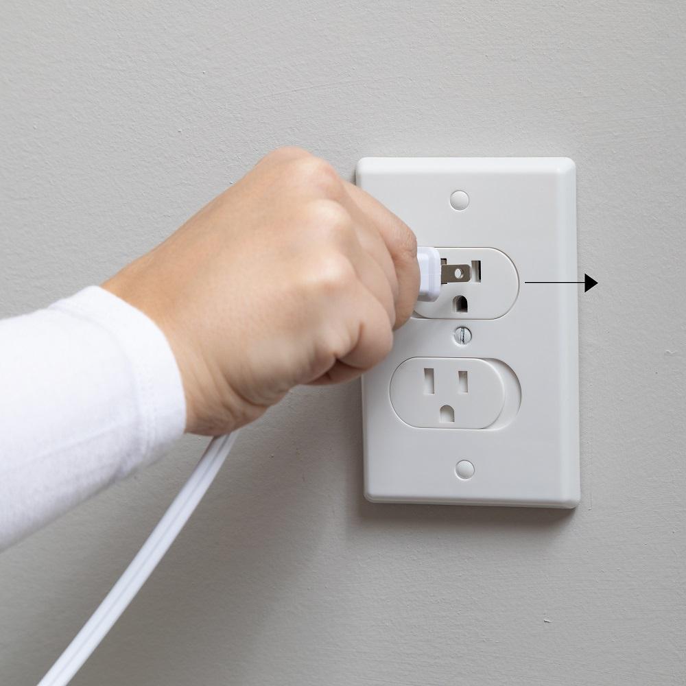 Qdos Universal Self-Closing Outlet Cover 3-Pack (White)-Health-Qdos-027600 WH-babyandme.ca