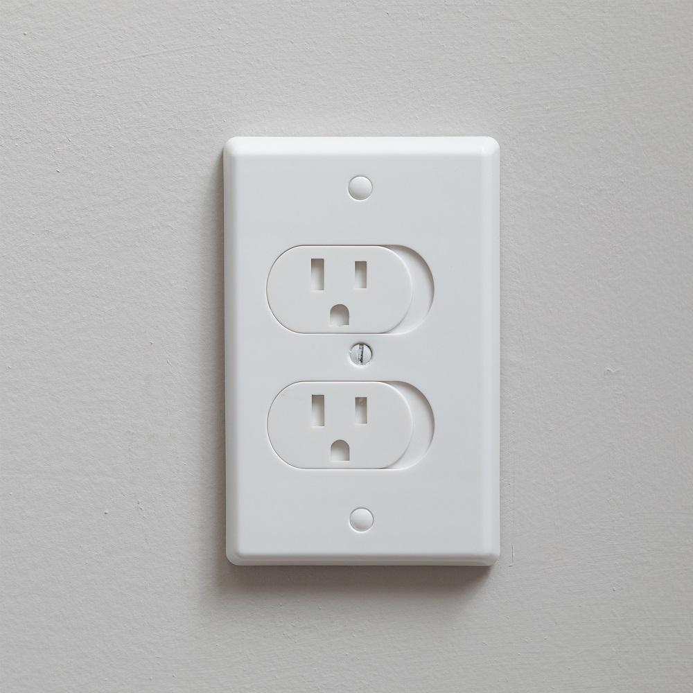 Qdos Universal Self-Closing Outlet Cover 3-Pack (White)-Health-Qdos-027600 WH-babyandme.ca